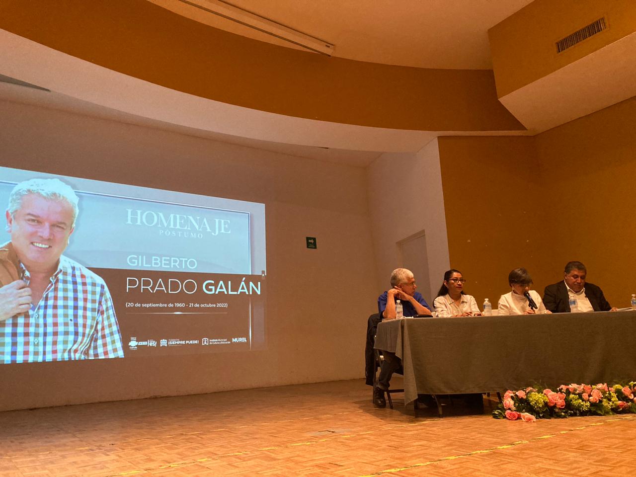 Con la presentación de su último libro, realizan homenaje al autor Gilberto Prado Galán. Noticias en tiempo real