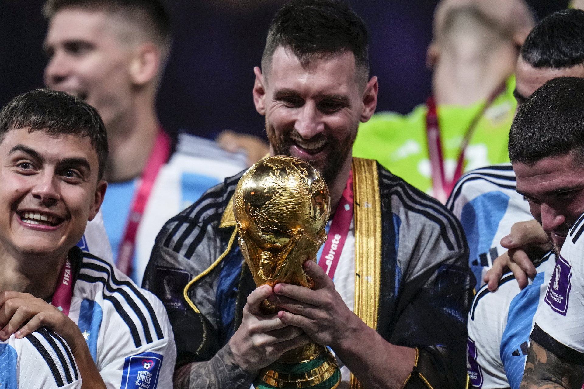 Messi levanta al cielo de Lusail su gran sueño, la Copa del Mundo. Noticias en tiempo real