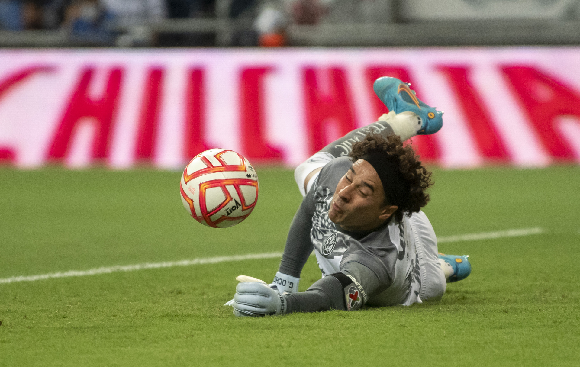 Club América hace oficial la salida de Guillermo Ochoa . Noticias en tiempo real