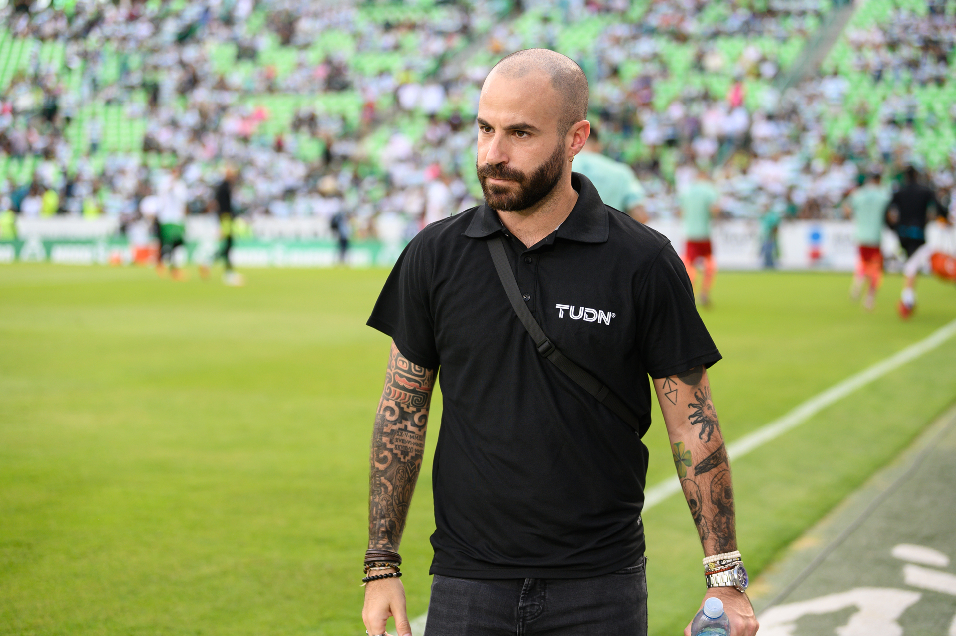 Marc Crosas acusa ser víctima de discriminación en un antro por ser futbolista. Noticias en tiempo real