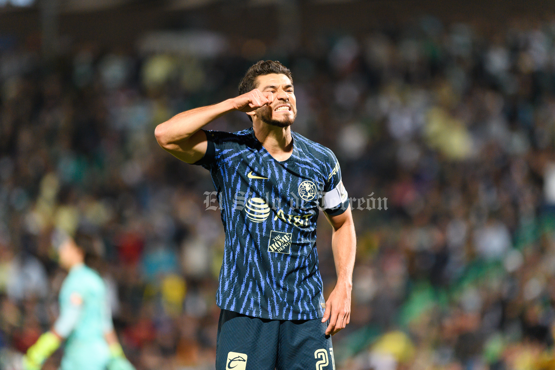 Henry Martín homenajeó a Oribe Peralta en su festejo de gol contra Santos Laguna. Noticias en tiempo real