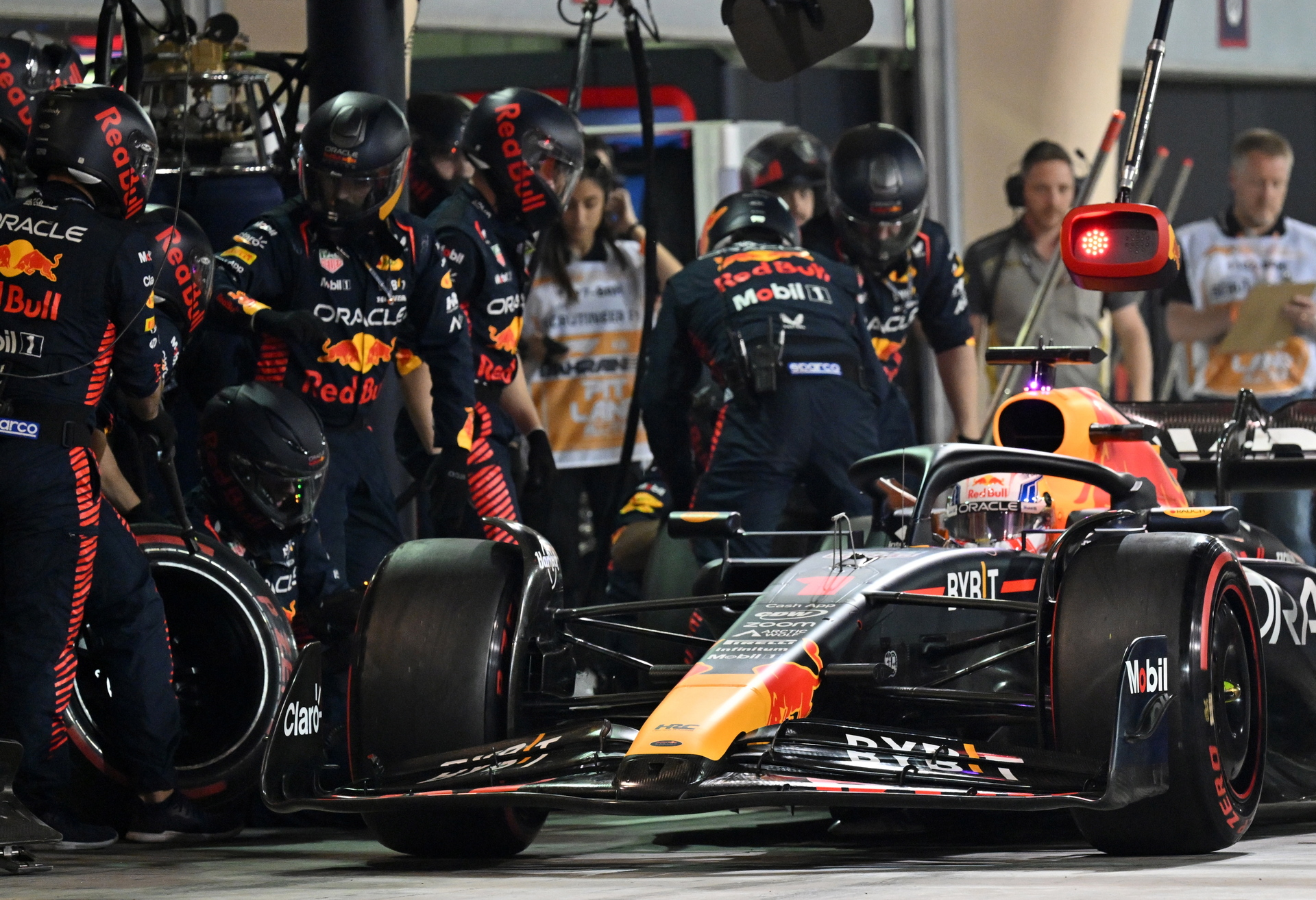 Max Verstappen gana el Gran Premio de Baréin, Checo Pérez queda en segundo lugar. Noticias en tiempo real