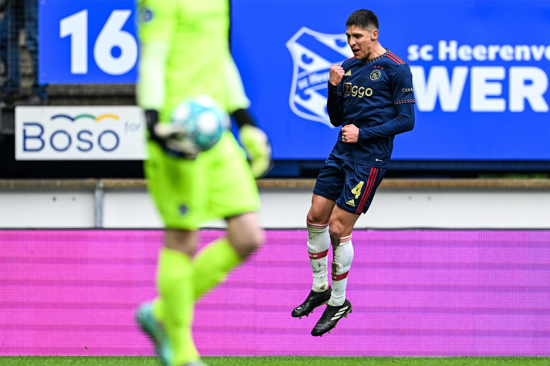 Edson Álvarez metió golazo en la victoria del Ajax sobre el Heerenvee. Noticias en tiempo real