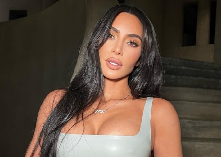 Kim Kardashian deja poco a la imaginación con slefies . Noticias en tiempo real