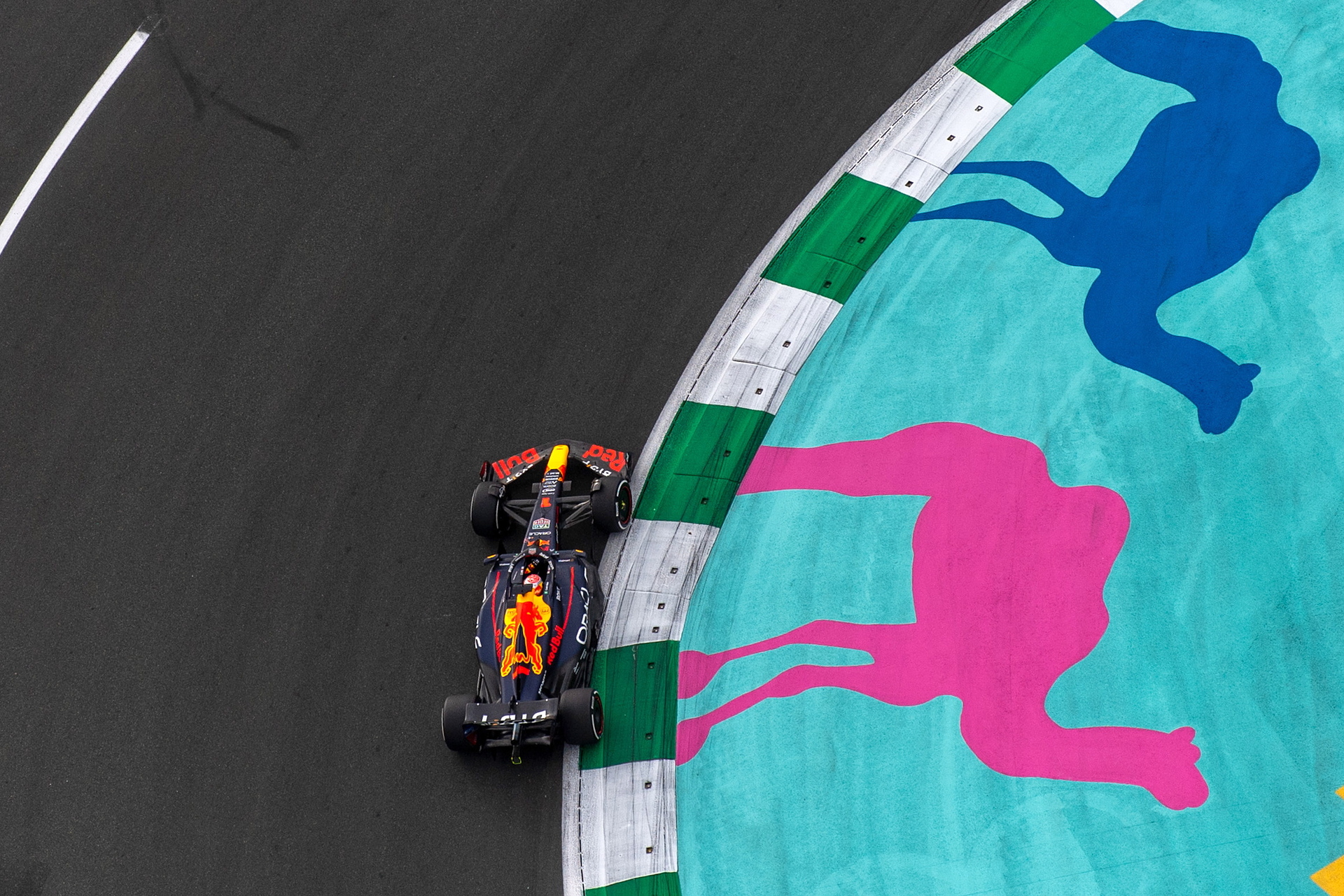 Red Bull va por delante en el último libre del Gran Premio de Arabia Saudí . Noticias en tiempo real