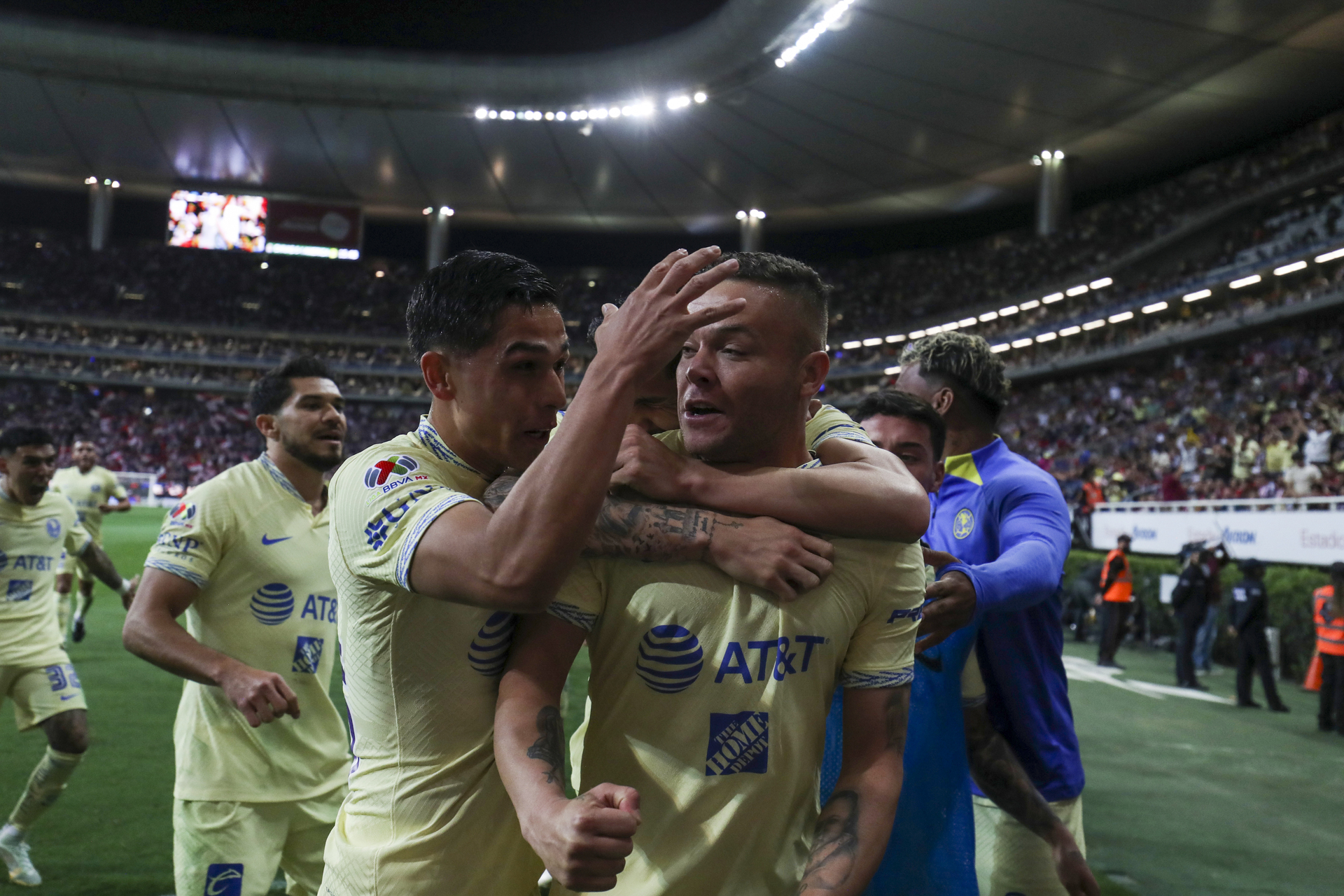 América vence contundentemente a Chivas en el Clásico Nacional. Noticias en tiempo real