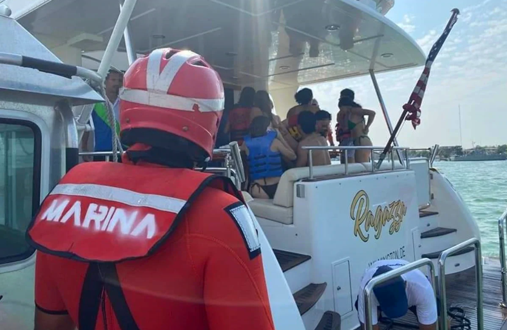Rescatan a tripulantes de embarcación que se hundió en costas de Yucatán. Noticias en tiempo real