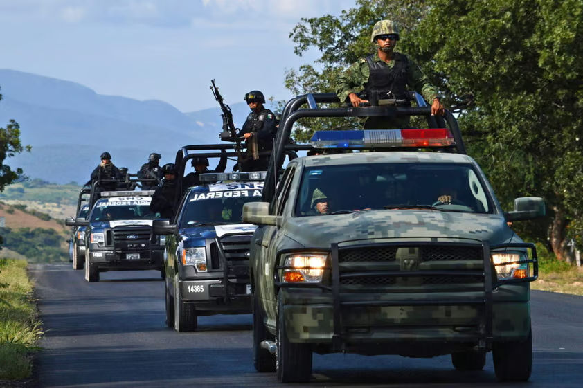 Descubren fosas clandestinas con 10 cadáveres en Michoacán . Noticias en tiempo real