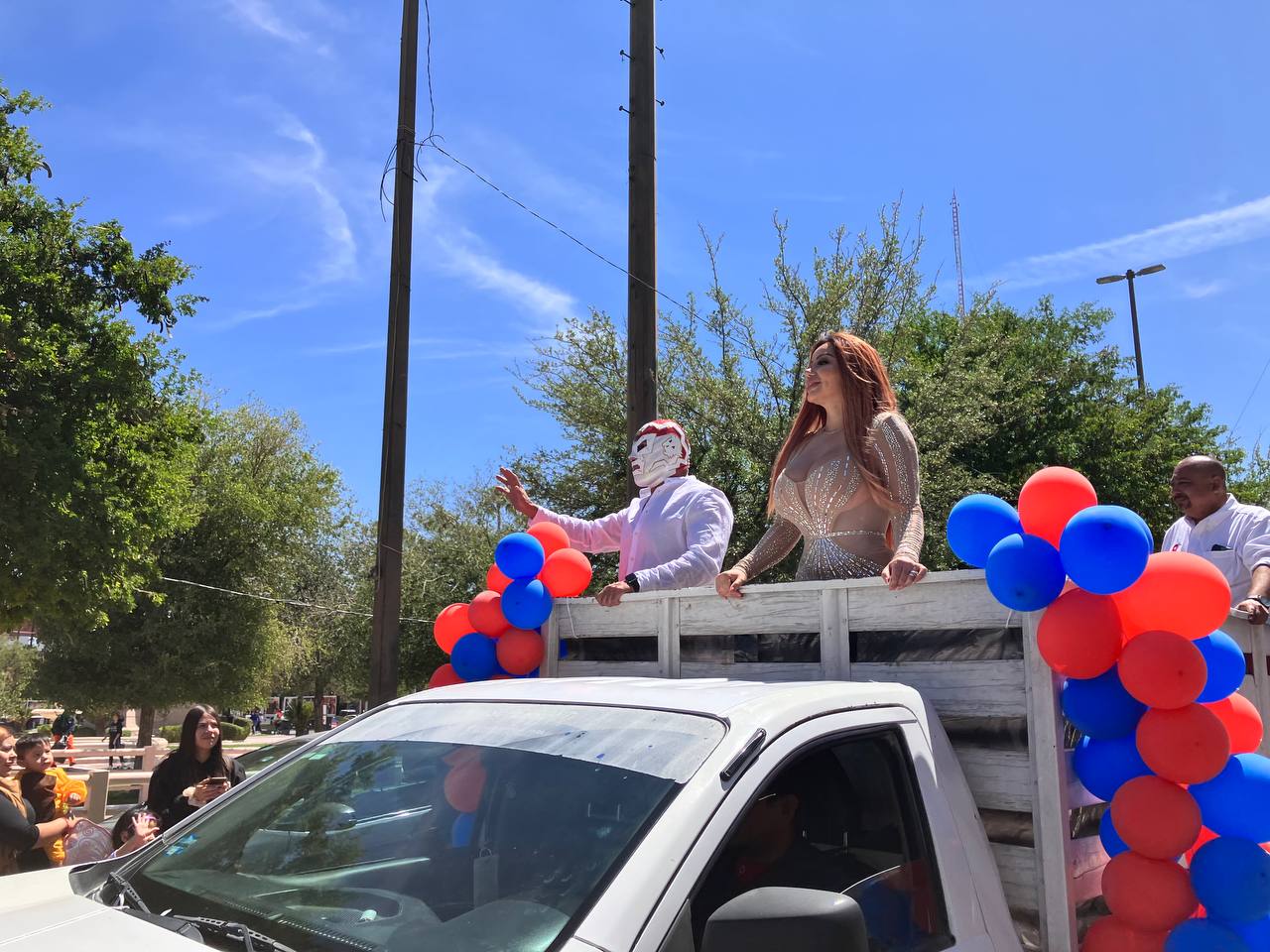 Doctor Wagner Junior y Lady Wagner se lucieron en el desfile de primavera en Torreón y Gómez Palacio . Noticias en tiempo real