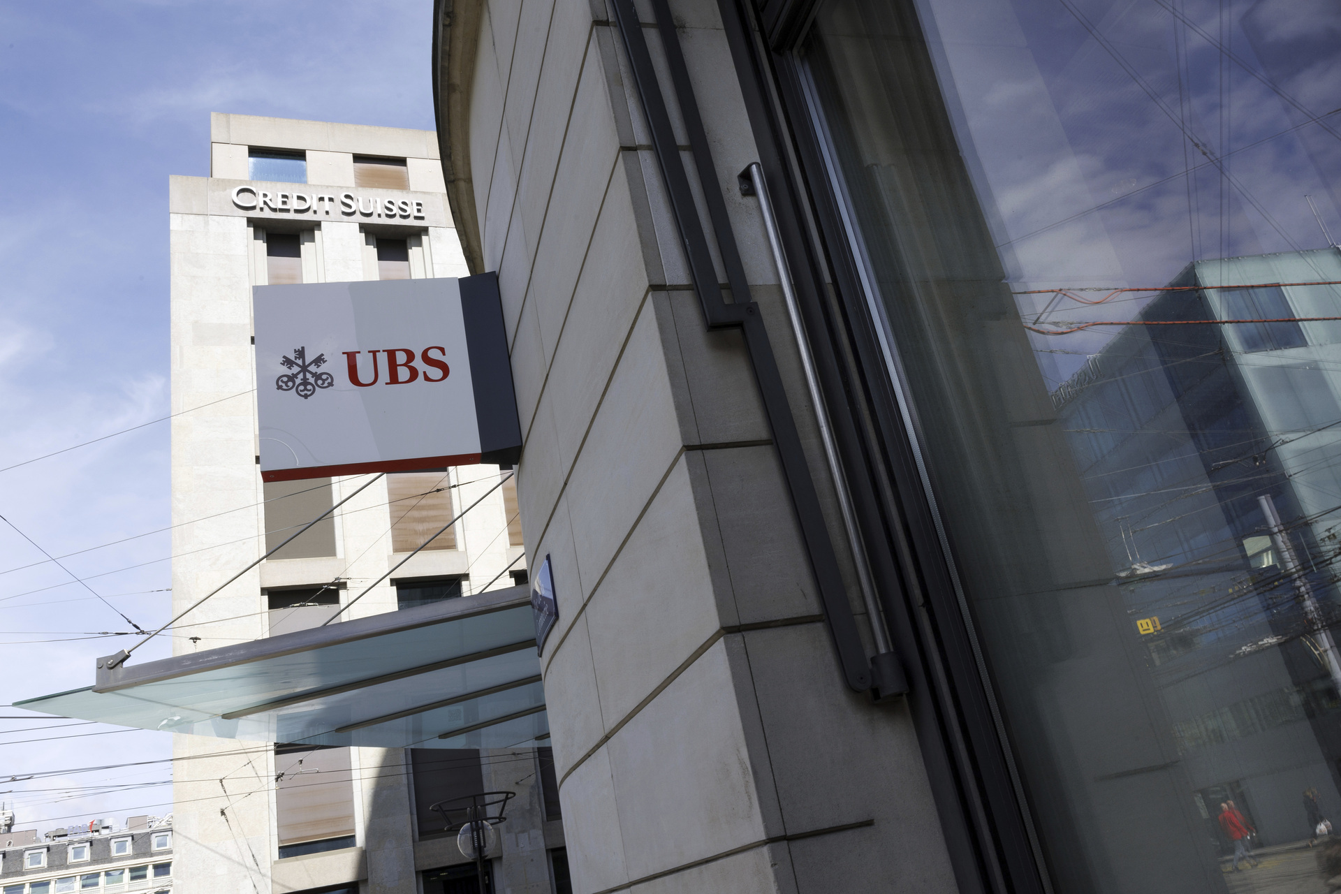 Banco UBS anuncia oferta de compra anticipada de bonos no garantizadas. Noticias en tiempo real