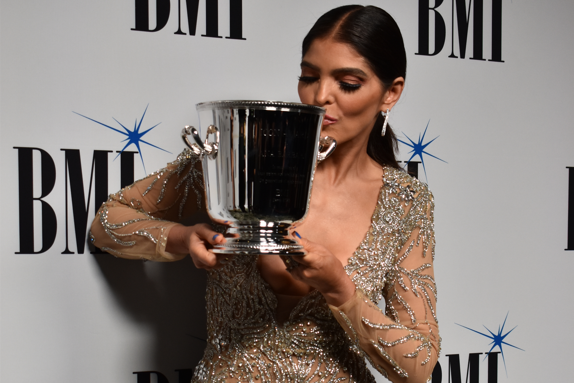 Ana Bárbara gana el premio Icono en la 30 edicion BMI Latin Awards . Noticias en tiempo real