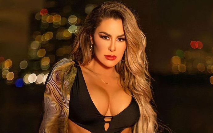 Ninel Conde coquetea en un video en bikini . Noticias en tiempo real