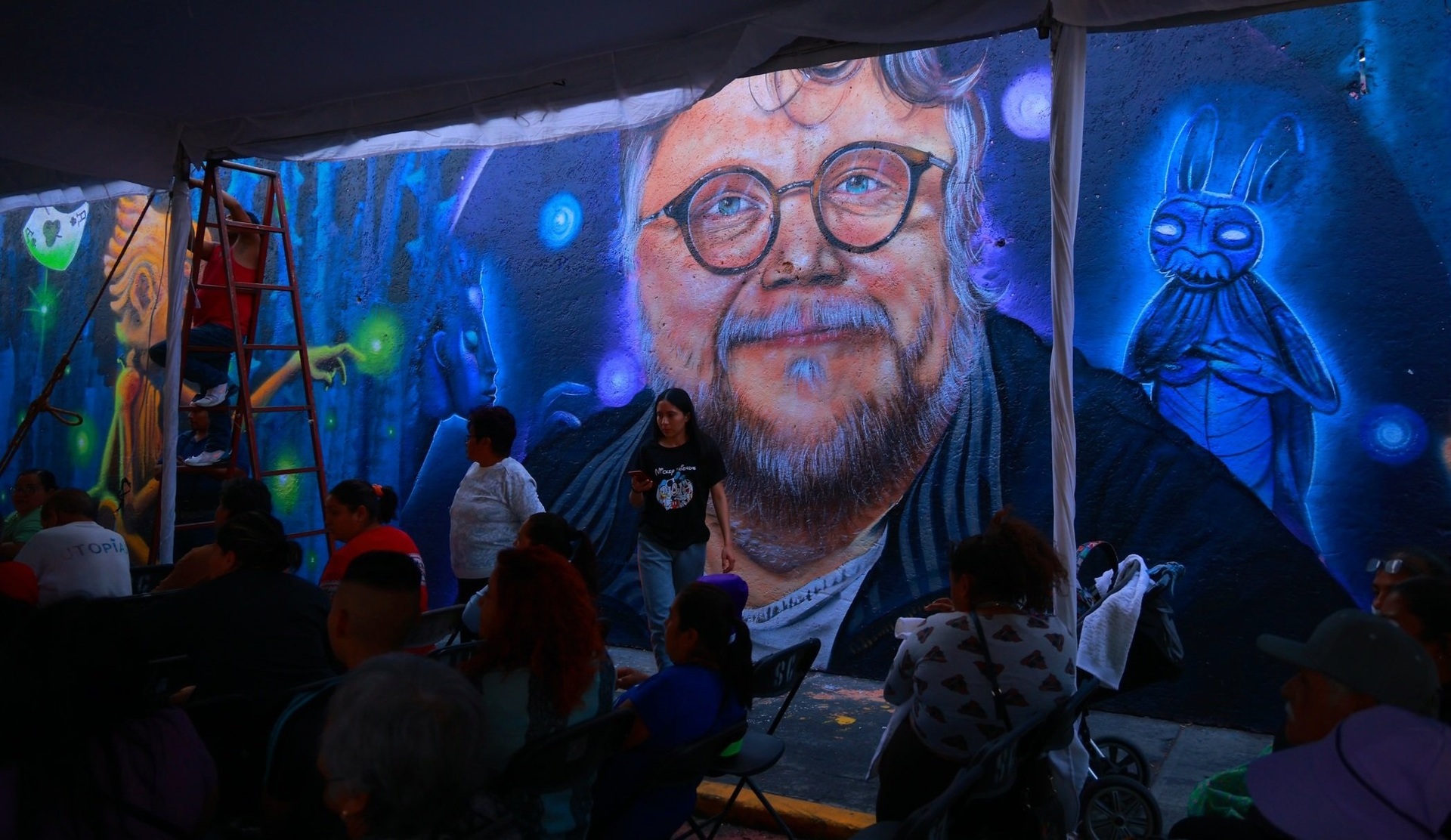 Rinden homenaje a Guillermo del Toro con mural en la Ciudad de México . Noticias en tiempo real