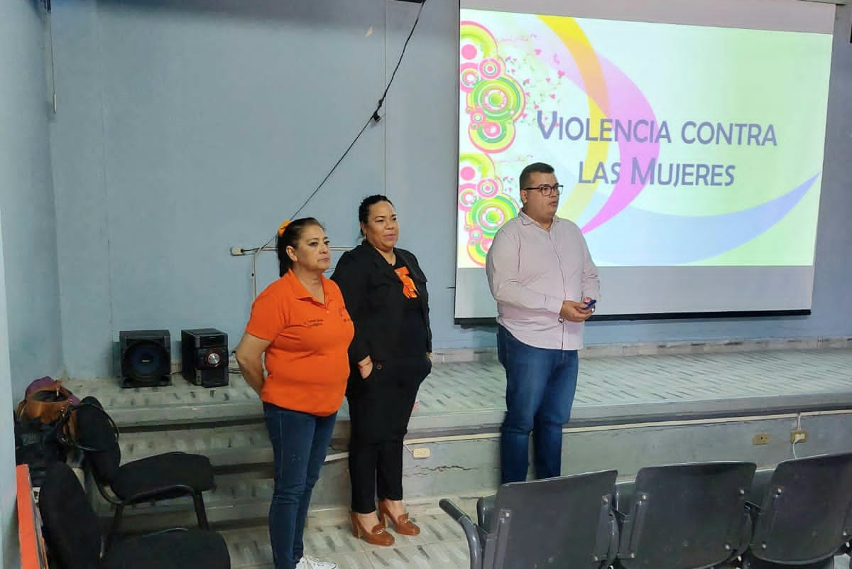 Ofrecen plática sobre prevención de la violencia a alumnos de preparatoria en San Pedro. Noticias en tiempo real