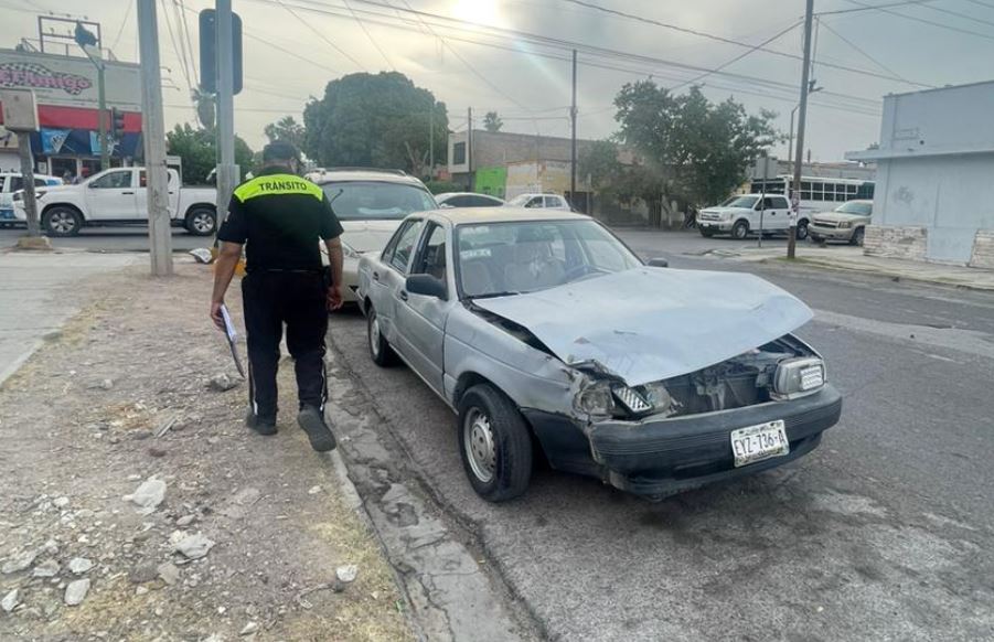 Choque en el Centro de Gómez Palacio deja solo daños materiales. Noticias en tiempo real