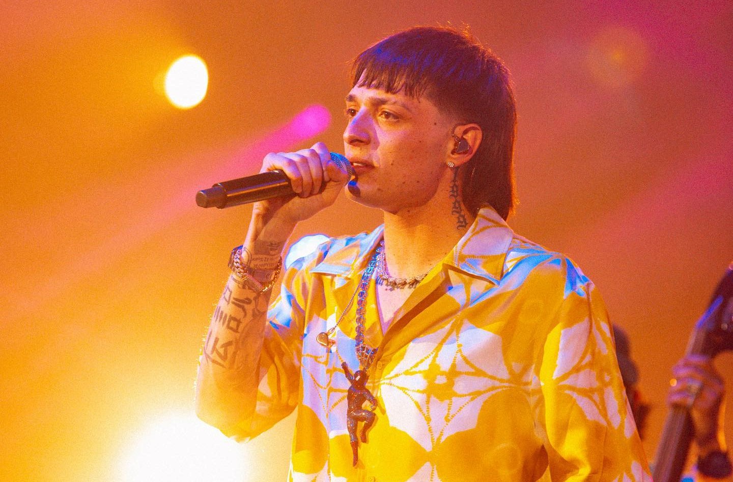 Peso Pluma se suma a los artistas que actuarán en los Latin AMAs. Noticias en tiempo real