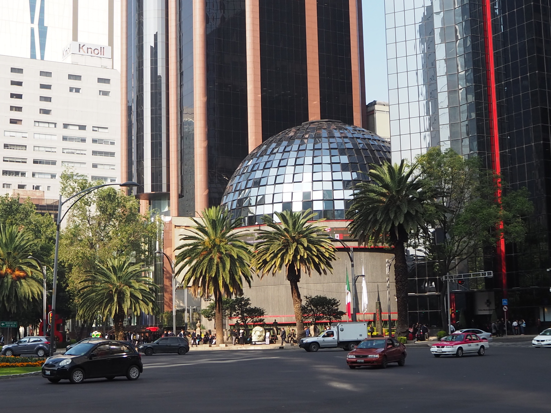 Democratización del mercado de valores mexicano y consolidación del hub financiero regional. Noticias en tiempo real