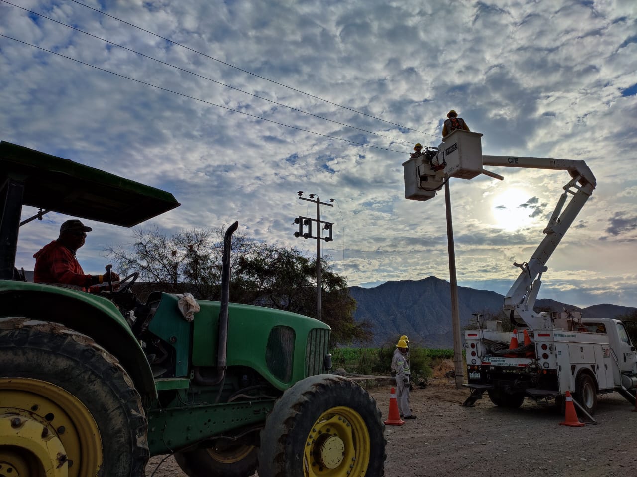 CFE corta energía en propiedad agrícola de Nazareno por adeudo millonario y robo de electricidad. Noticias en tiempo real