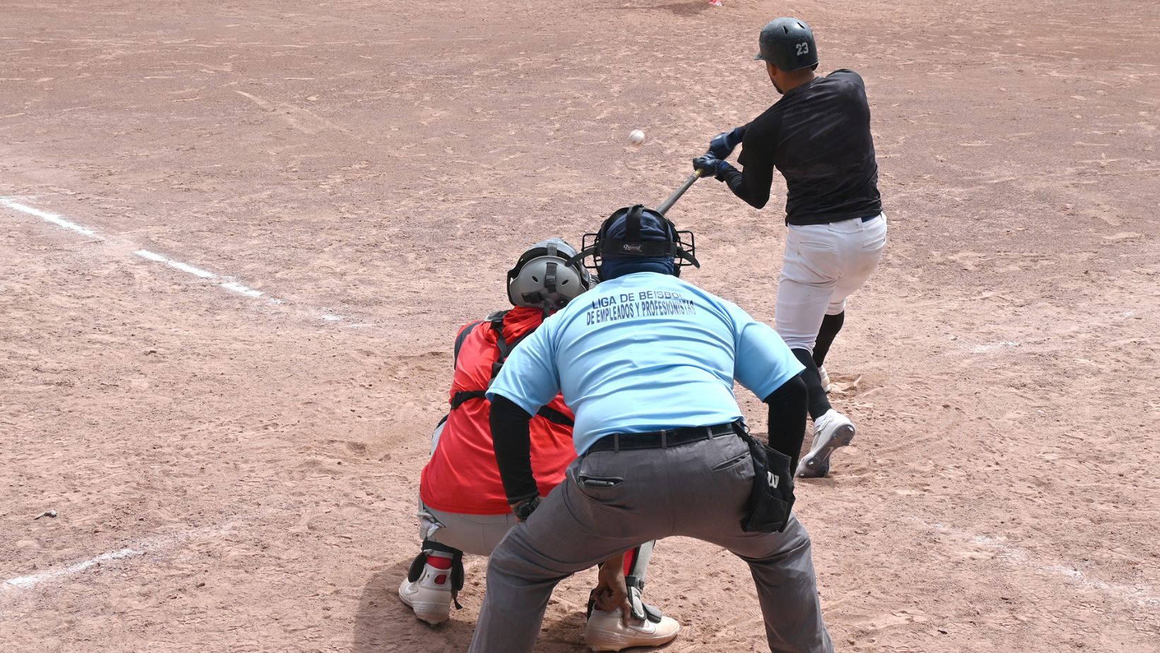 Liga de Beisbol de Empleados se impuso a la lluvia. Noticias en tiempo real
