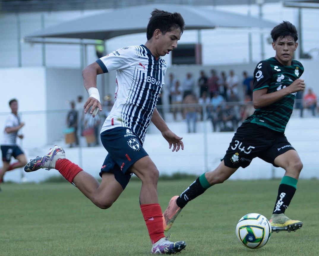 Hijo de Aldo De Nigris anota un doblete y Rayaditos derrota 2-1 en la semifinal a Guerreritos en la Sub-14. Noticias en tiempo real