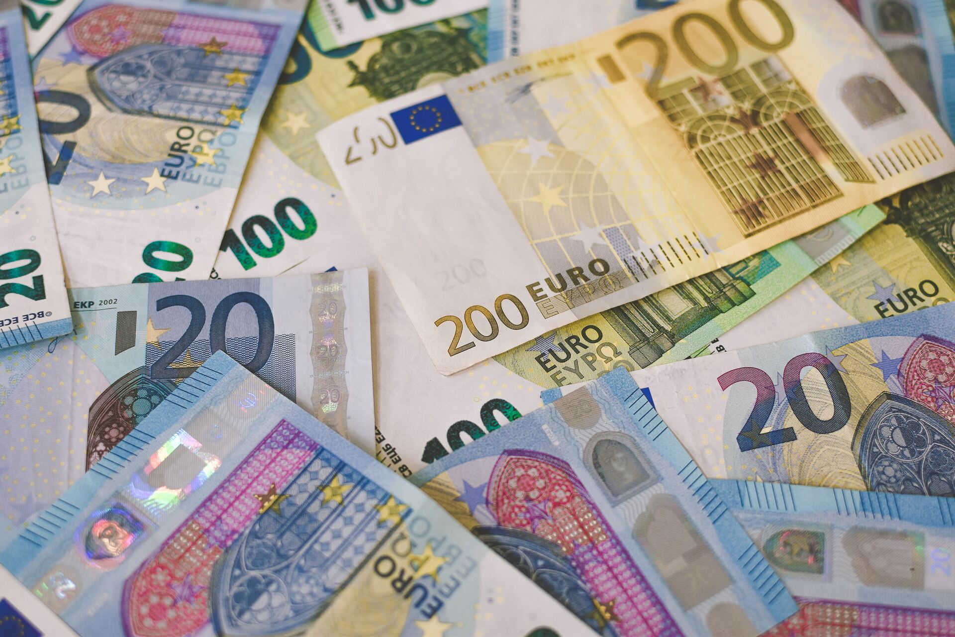 Euro cae hasta los 1.0650 dólares, el mínimo desde hace dos meses. Noticias en tiempo real