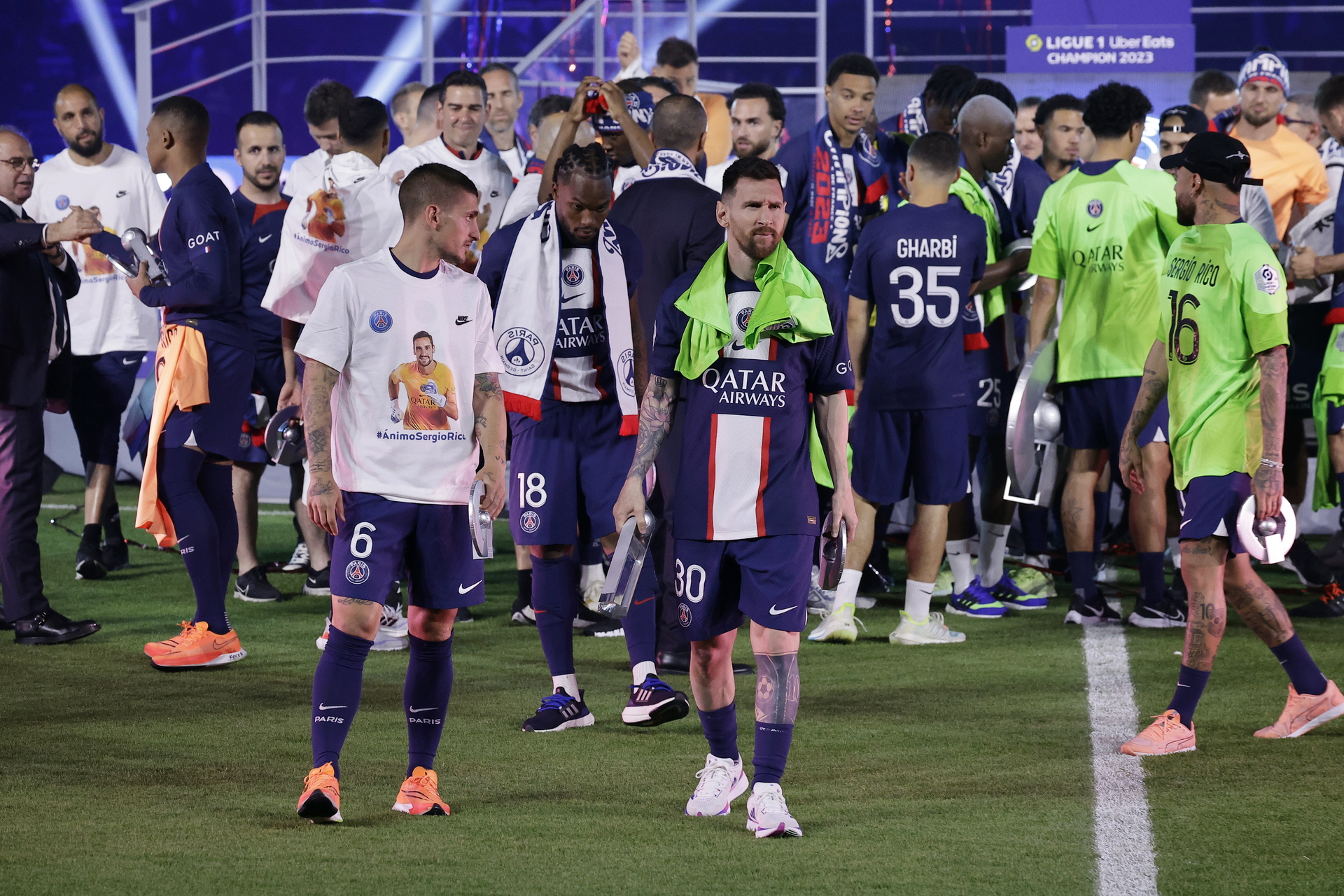 Lionel Messi se va del PSG en medio de abucheos y silbidos . Noticias en tiempo real