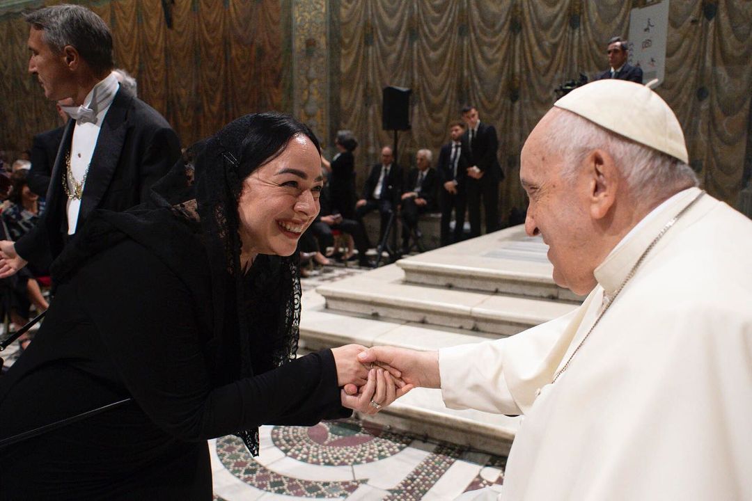 Carla Morrison desata polémica tras visitar al papa Francisco. Noticias en tiempo real