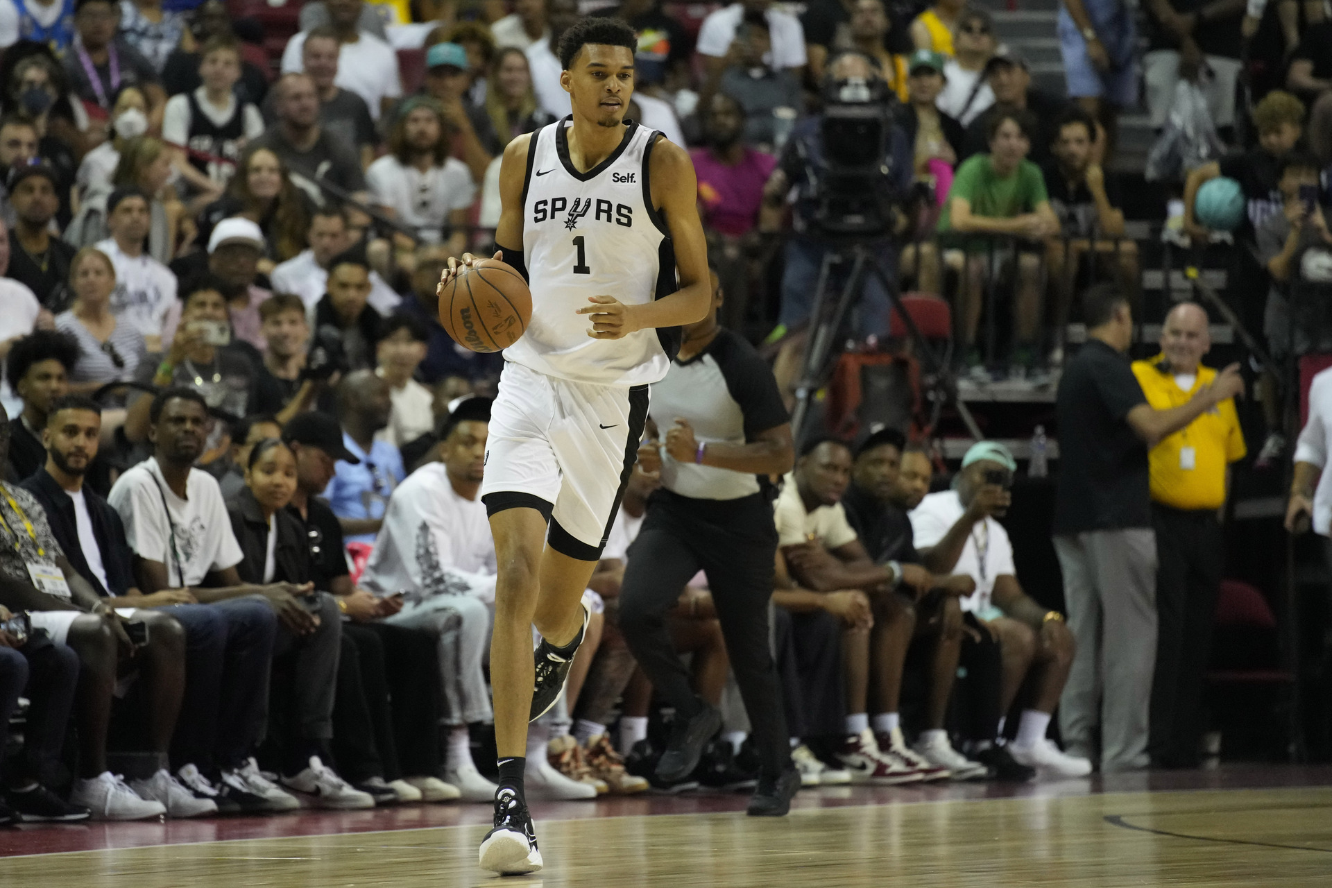 Victor Wembanyama brilla con 27 puntos y 12 rebotes en su segundo partido con los Spurs. Noticias en tiempo real