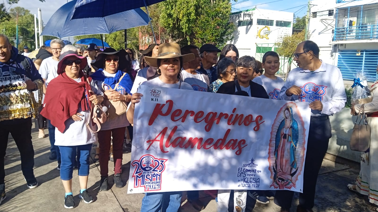 Cientos de laguneros peregrinan rumbo a la Basílica de Guadalupe en la CDMX. Noticias en tiempo real
