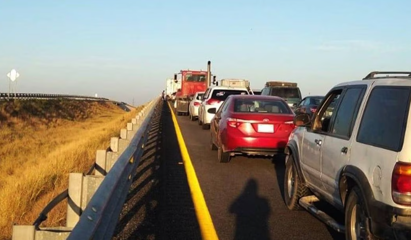 Reynosa amanece con bloqueo de carretera a Matamoros y enfrentamiento. Noticias en tiempo real