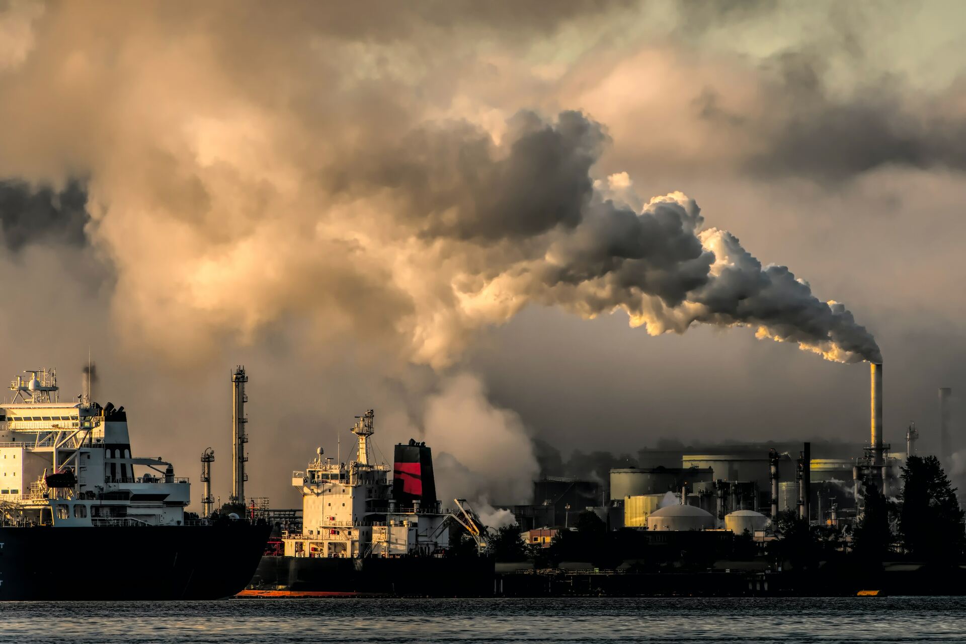 ¿La contaminación del aire es más peligrosa que el tabaco y el alcohol?. Noticias en tiempo real