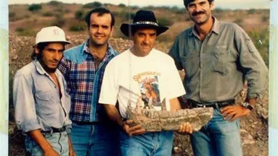 Muere a los 79 años el argentino que halló el dinosaurio carnívoro más grande del mundo. Noticias en tiempo real