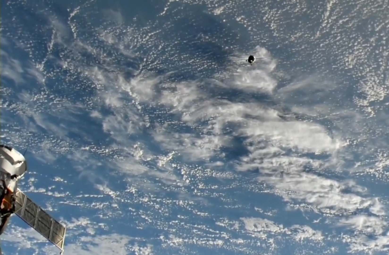 La nave Soyuz MS-24 con tres tripulantes a bordo se acopla a la Estación Espacial. Noticias en tiempo real