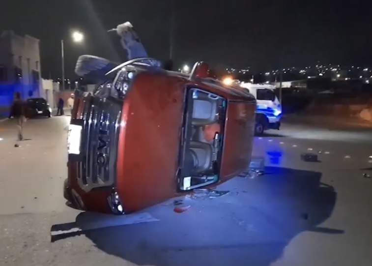 Vuelca en su camioneta etílico conductor en Saltillo . Noticias en tiempo real