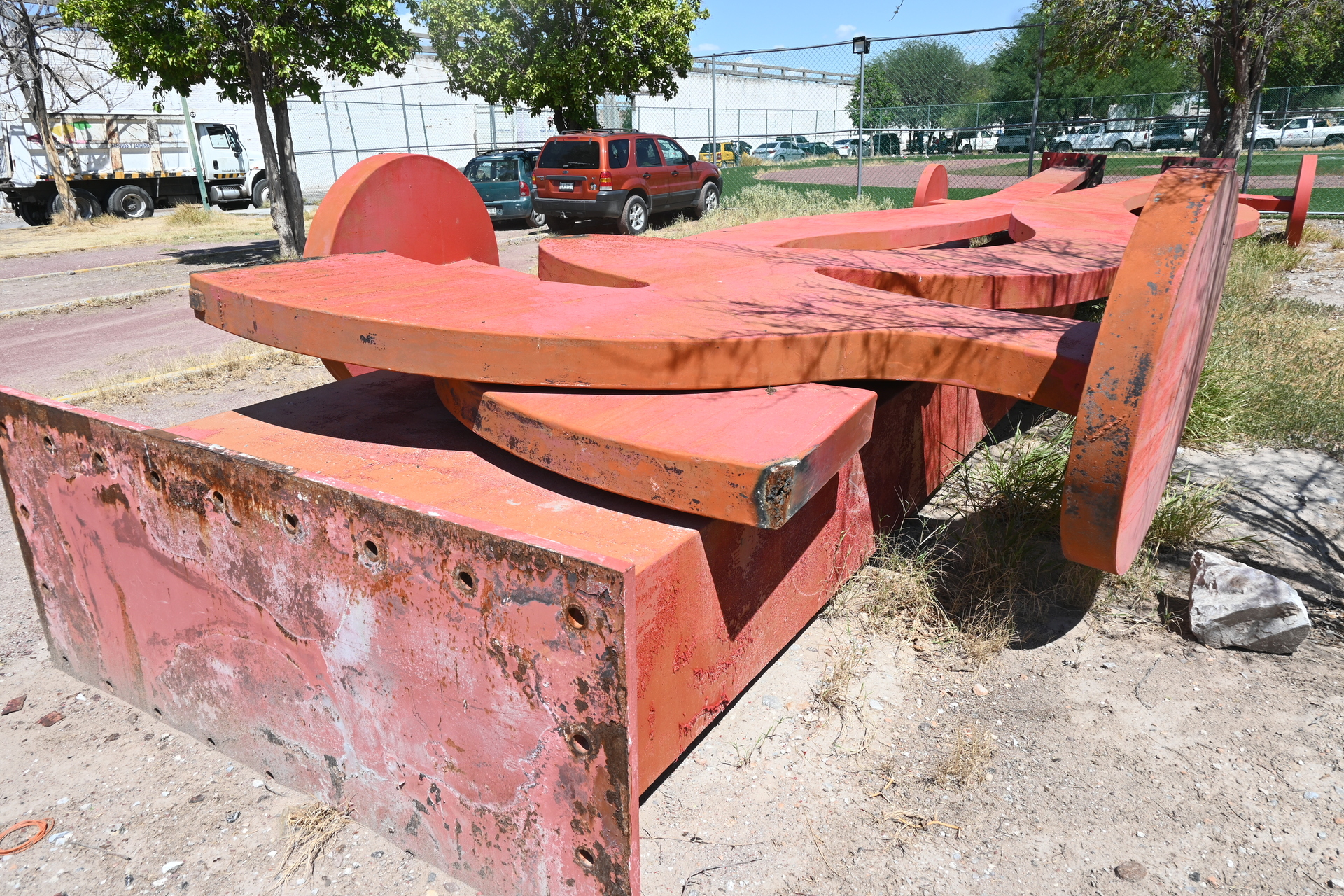 Escultura \'La Flor del Desierto\' continuará en la Unidad Deportiva Compresora. Noticias en tiempo real