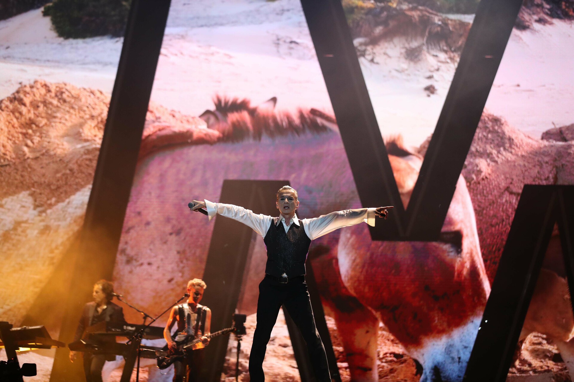 Depeche Mode rinde tributo a Andrew Fletcher en su concierto en la CDMX. Noticias en tiempo real