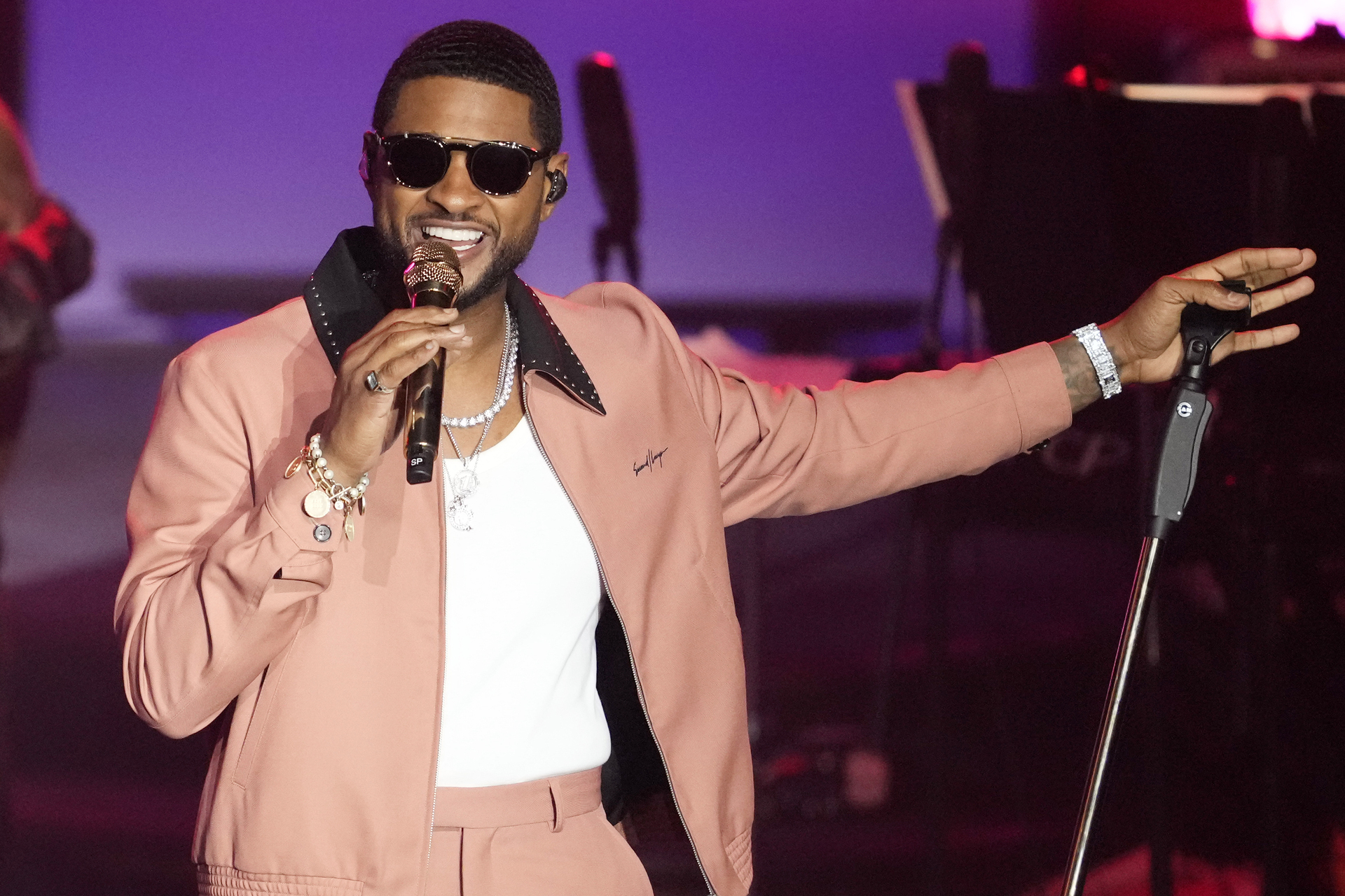 Conoce cuáles son las 10 canciones más populares de Usher . Noticias en tiempo real