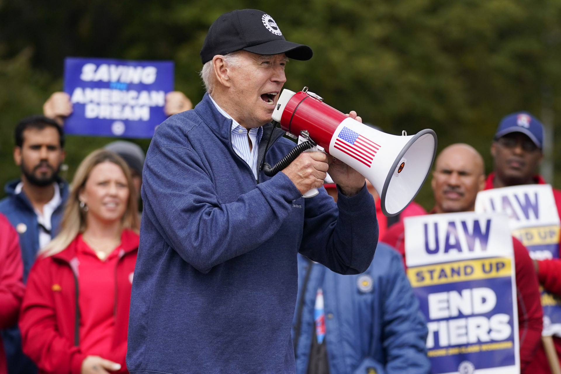 Joe Biden se convierte en \'huelguista\' y protesta por los derechos de los trabajadores en EUA. Noticias en tiempo real