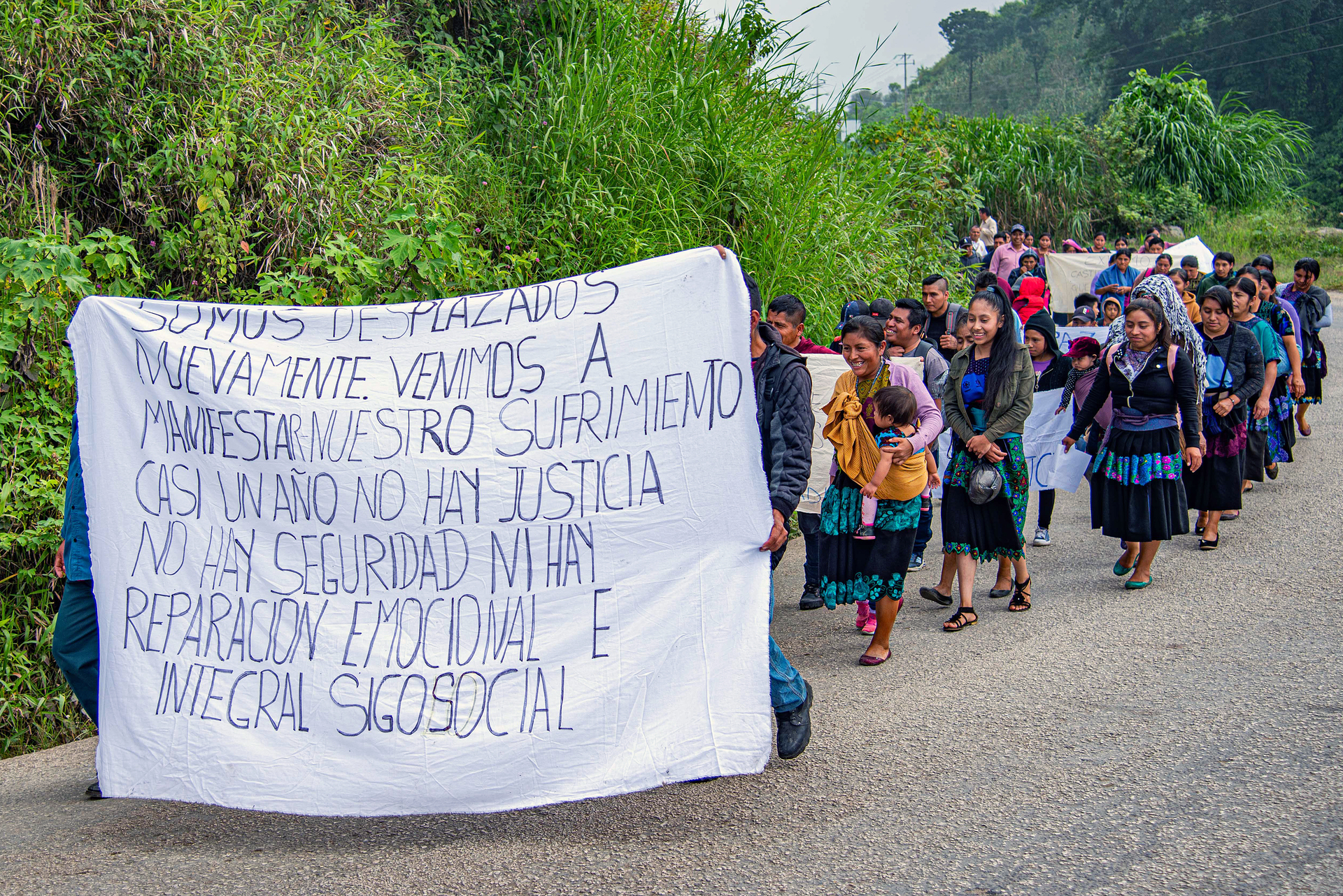 Desplazados por violencia se manifiestan en Chenalhó . Noticias en tiempo real