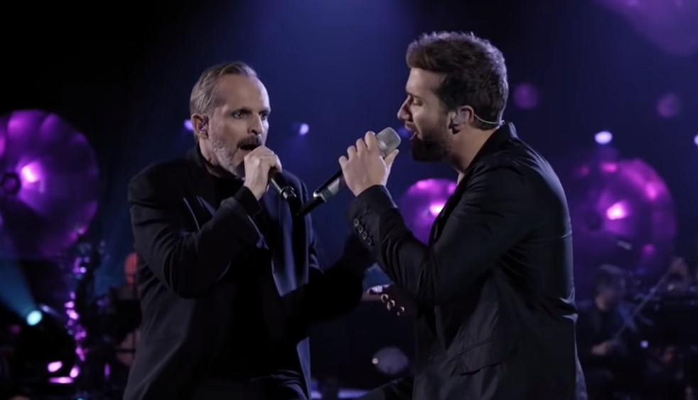 Aseguran que Miguel Bosé y Pablo Alborán tienen una relación amorosa . Noticias en tiempo real