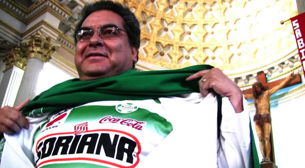 Padre Gerardo Zatarain, aún en terapia intensiva; renuevan llamado a orar por su salud. Noticias en tiempo real