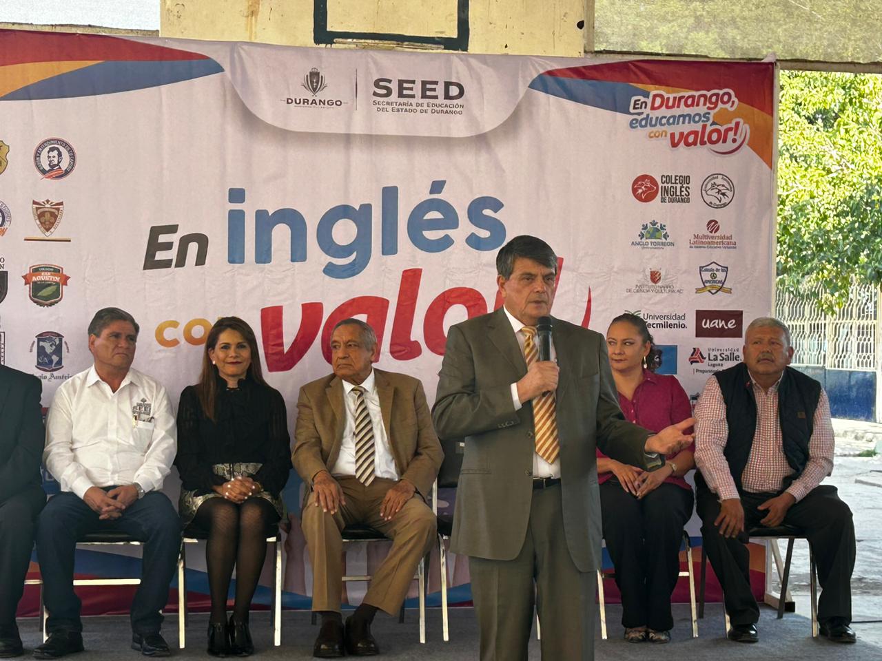SEED firma convenio con instituciones bilingües en busca de combatir rezago existente del idioma inglés. Noticias en tiempo real