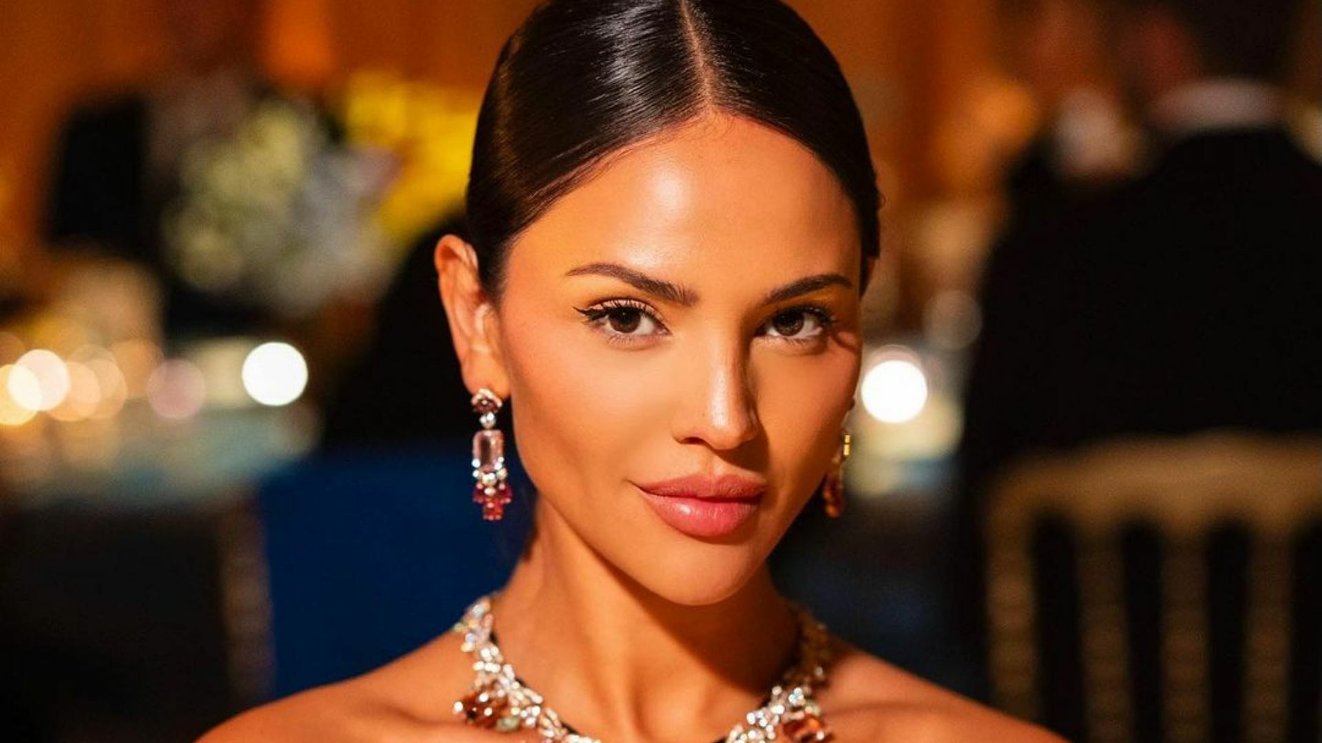 Eiza González saca su lado más elegante con increíble vestido . Noticias en tiempo real