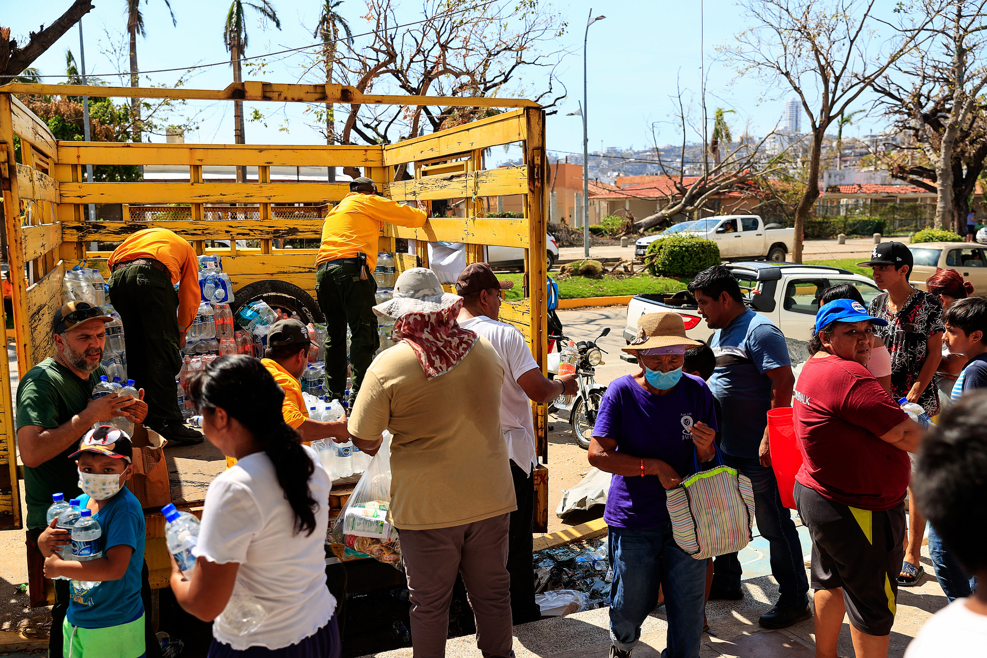 Mañana comenzará entrega de enseres domésticos y apoyos a damnificados de Acapulco. Noticias en tiempo real