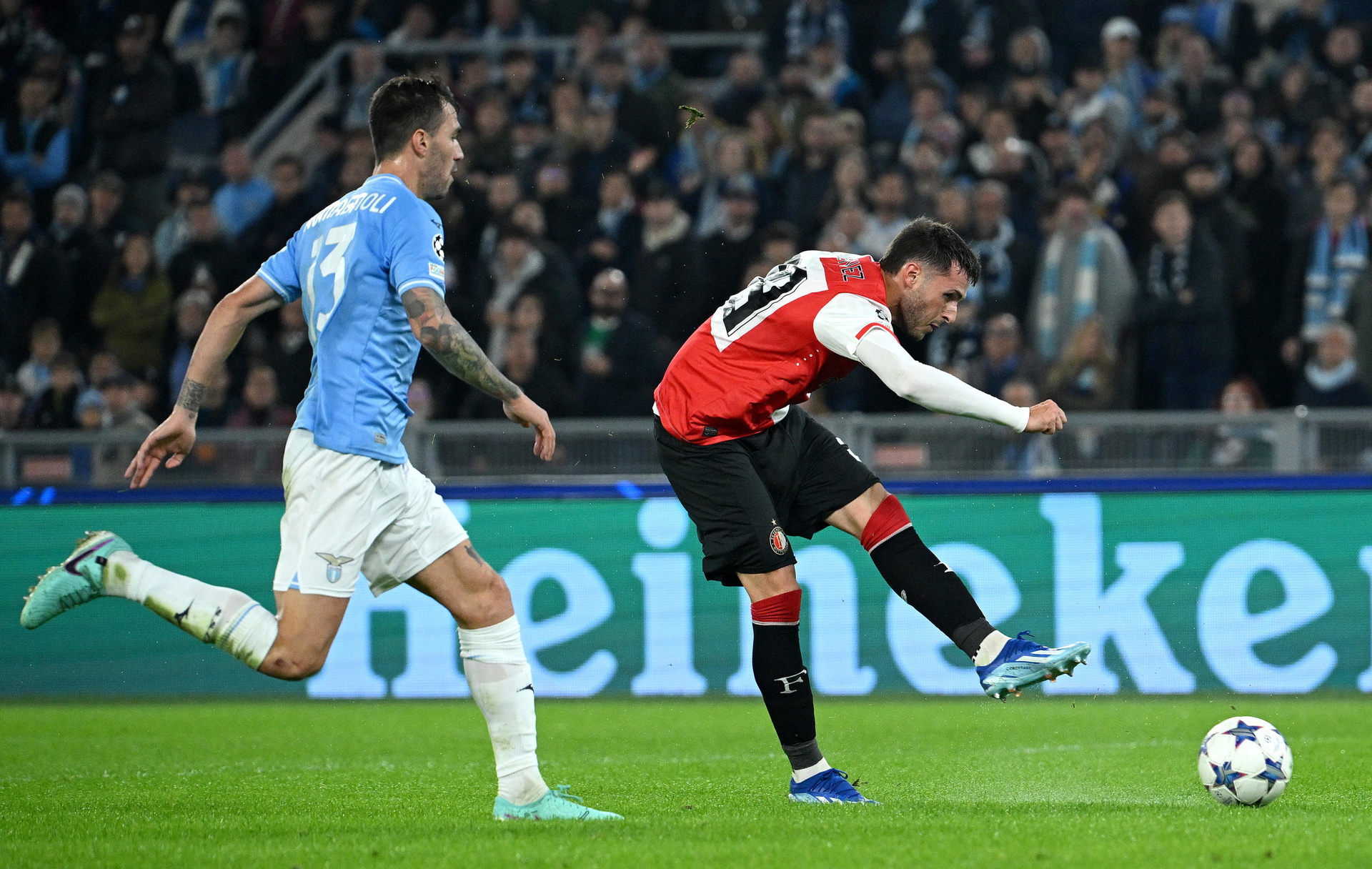 Dolorosa derrota para el Feyenoord de Santiago Giménez . Noticias en tiempo real