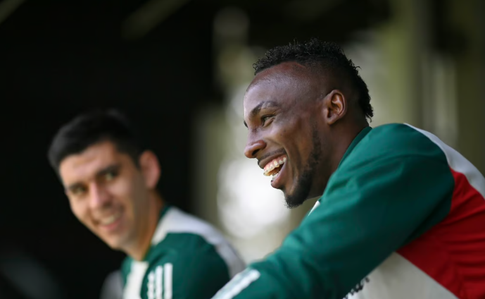 Mario Carrillo tunde a Julián Quiñones previo a su debut en la Selección Mexicana . Noticias en tiempo real
