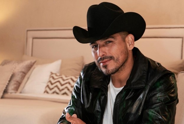 Espinoza Paz firma contrato trasnacional con disquera. Noticias en tiempo real