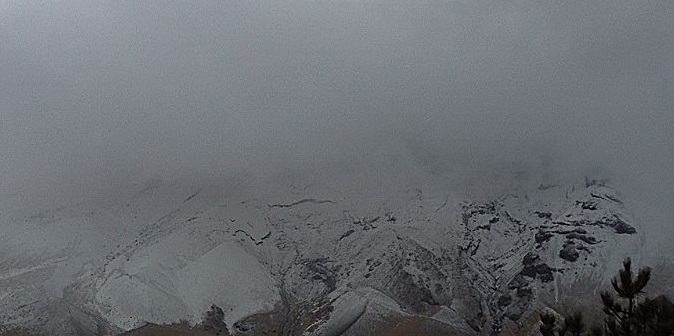 El Popocatépetl amanece cubierto de nieve . Noticias en tiempo real