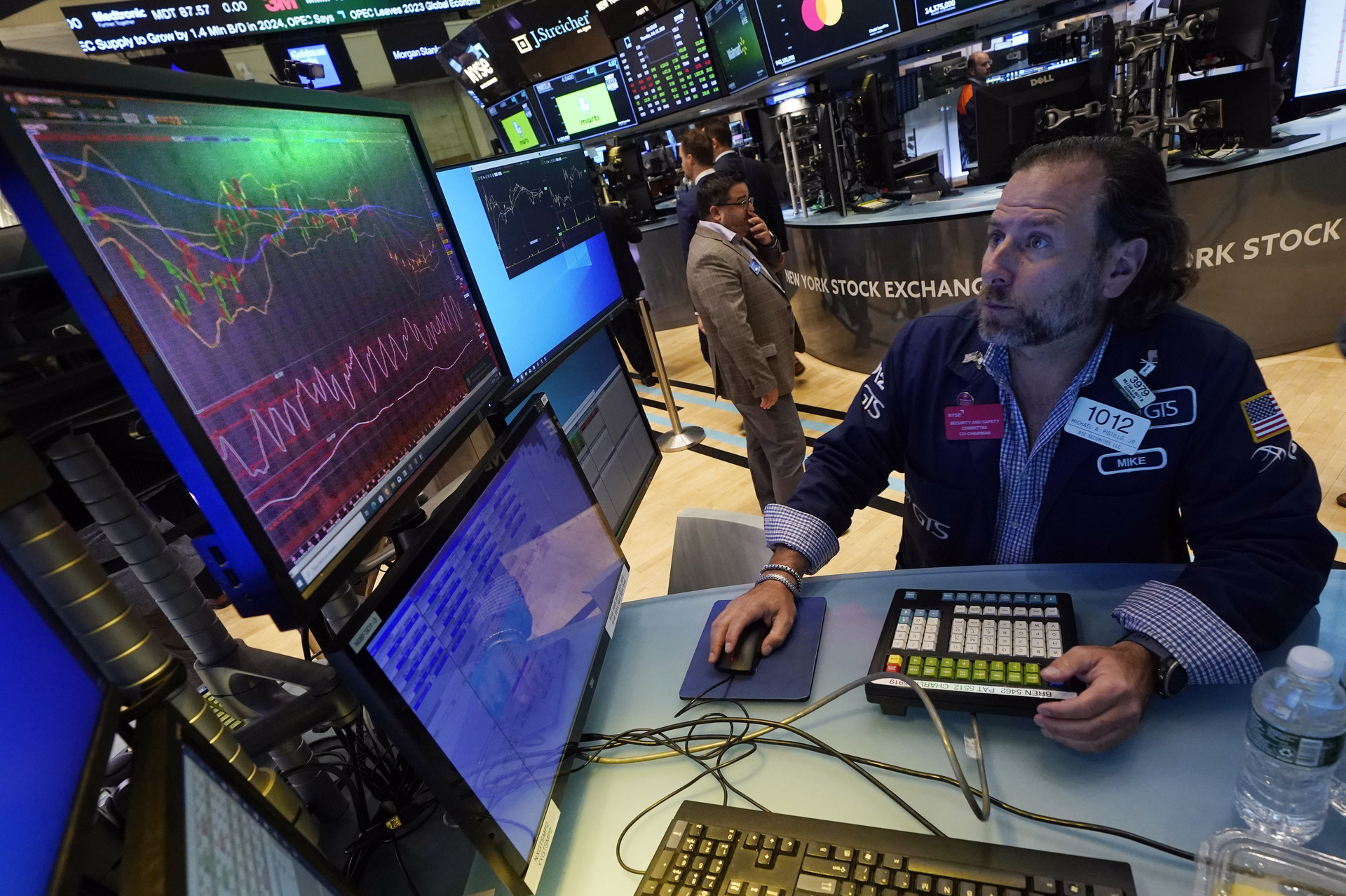 Wall Street inicia la semana con pesimismo y el Dow Jones cae 0.19 %. Noticias en tiempo real