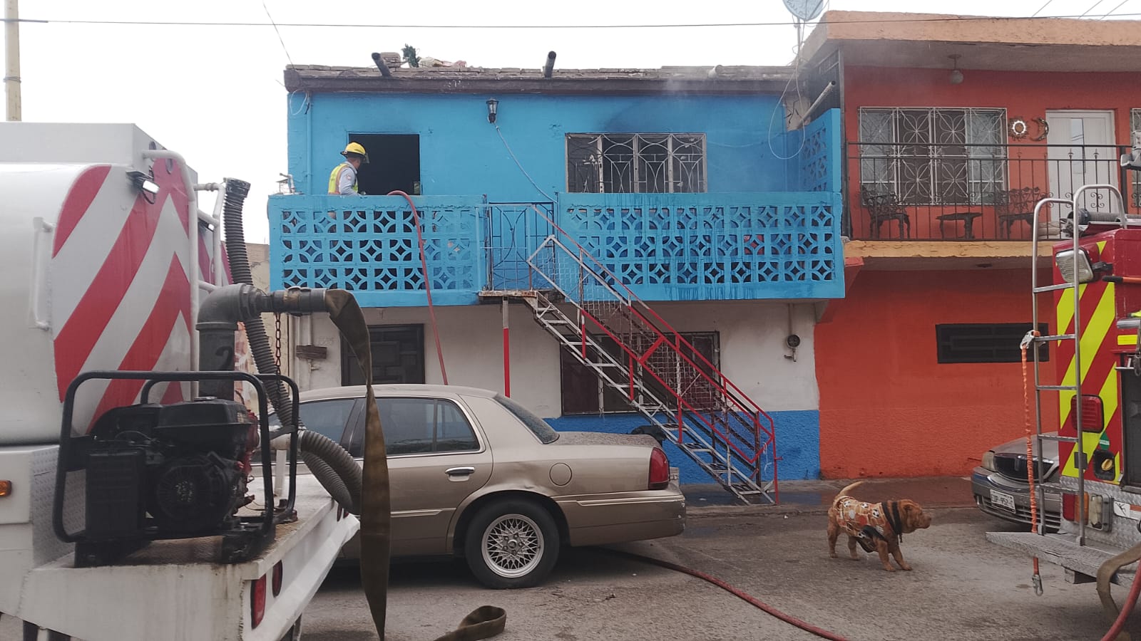 Cortocircuito genera incendio en la colonia Moderna de Torreón. Noticias en tiempo real